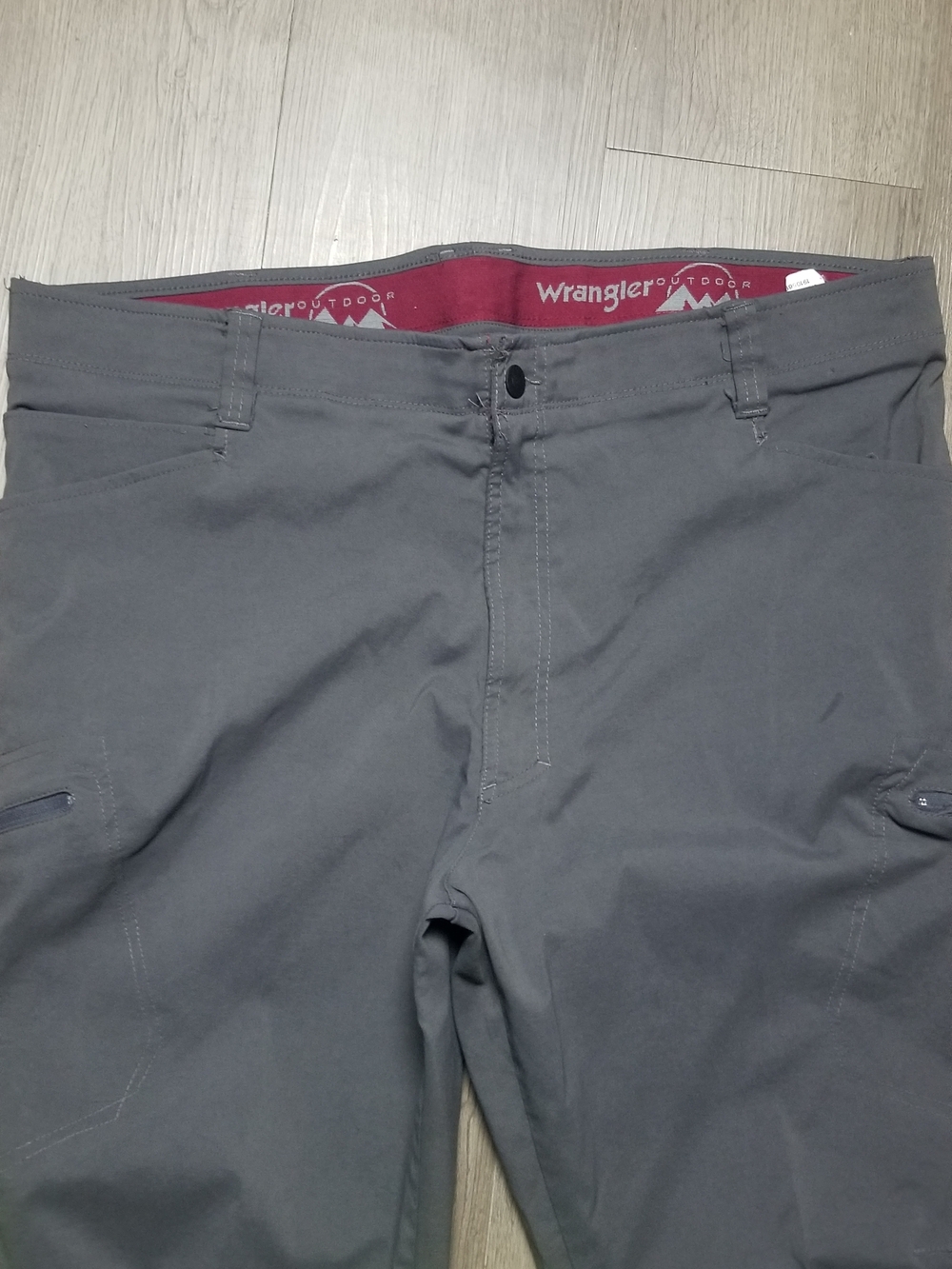 Wrangler Men's Dark Gray Cargo Pants with Zip Pocket (Size 42/30) - Picture 4 of 10